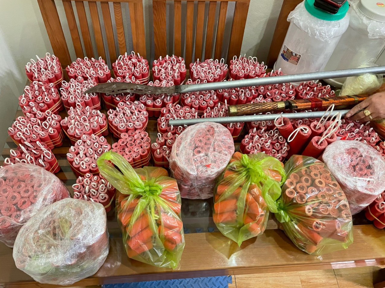 Khối Công an quận: Thu hồi 10 súng, 97hg pháo, 255 vũ khí thô sơ